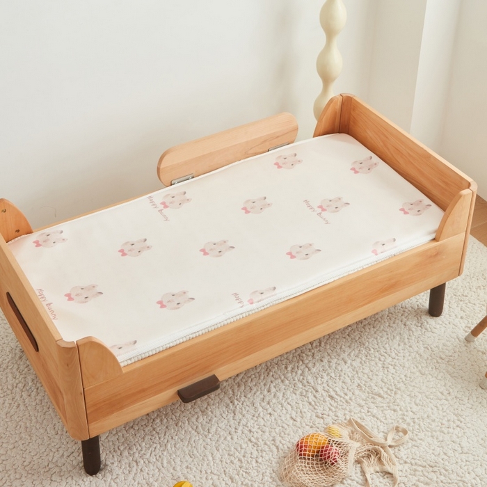 91家纺网 家纺一手货源 找家纺 艾佳宝贝 2025春夏A类多动能儿童双面床垫冰丝凉席 乖萌甜兔