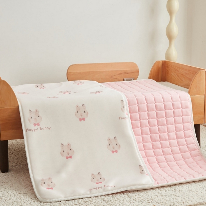 91家纺网 家纺一手货源 找家纺 艾佳宝贝 2025春夏A类多动能儿童双面床垫冰丝凉席 乖萌甜兔