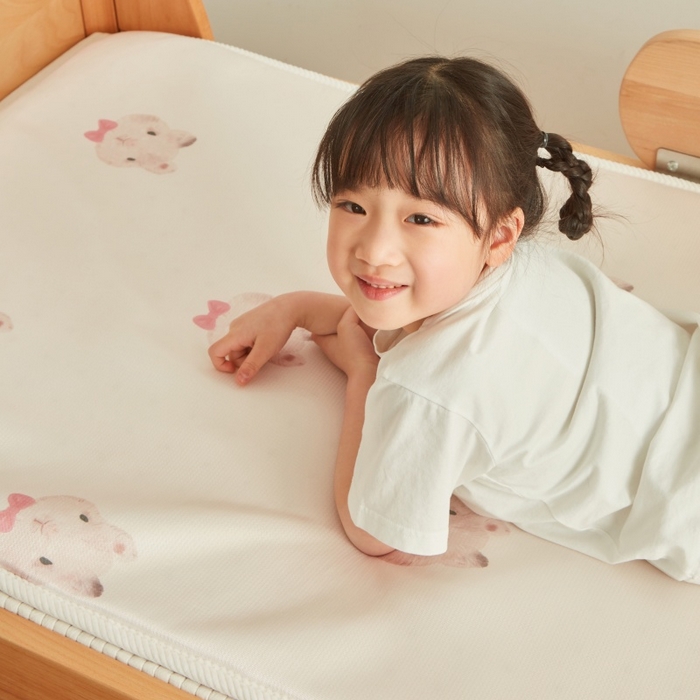 91家纺网 家纺一手货源 找家纺 艾佳宝贝 2025春夏A类多动能儿童双面床垫冰丝凉席 乖萌甜兔