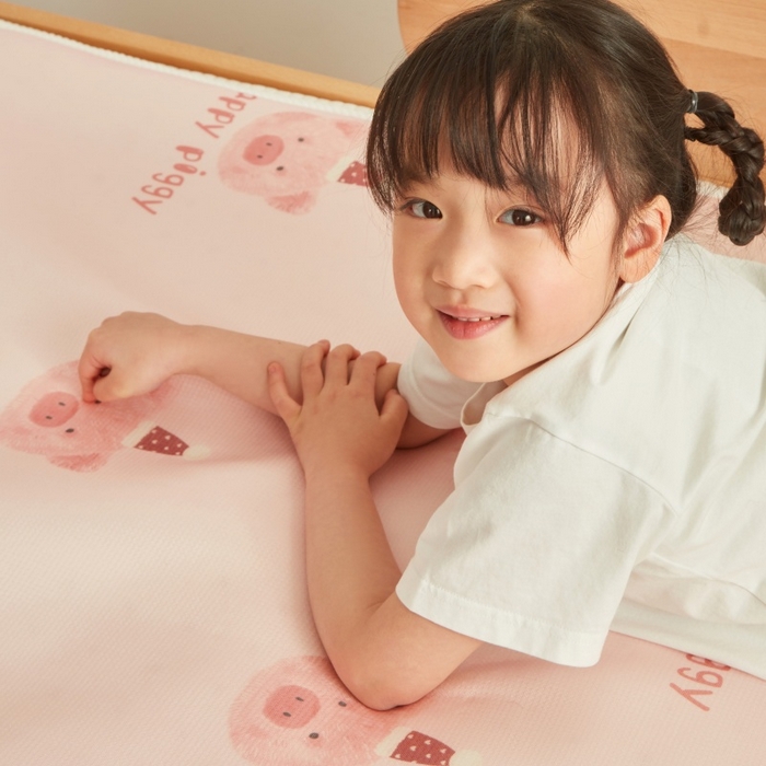 91家纺网 家纺一手货源 找家纺 艾佳宝贝 2025春夏A类多动能儿童双面床垫冰丝凉席 乖巧萌猪