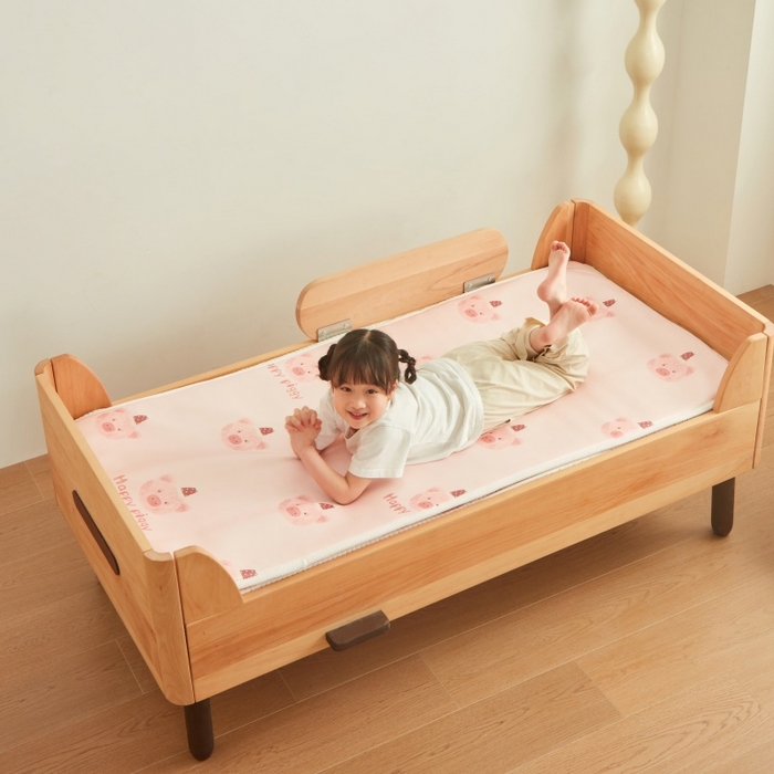 91家纺网 家纺一手货源 找家纺 艾佳宝贝 2025春夏A类多动能儿童双面床垫冰丝凉席 乖巧萌猪