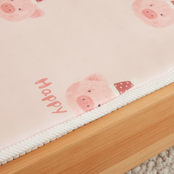 91家纺网 家纺一手货源 找家纺 艾佳宝贝 2025春夏A类多动能儿童双面床垫冰丝凉席 乖巧萌猪