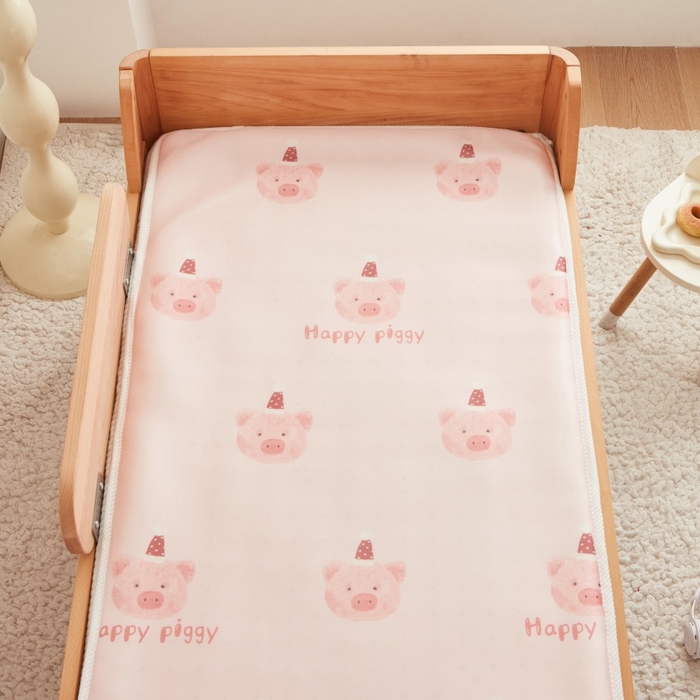 91家纺网 家纺一手货源 找家纺 艾佳宝贝 2025春夏A类多动能儿童双面床垫冰丝凉席 乖巧萌猪