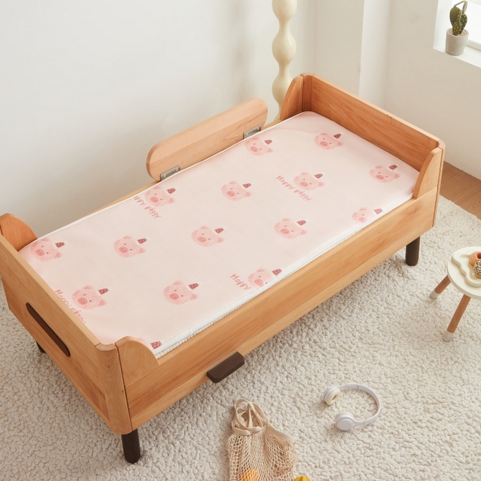 91家纺网 家纺一手货源 找家纺 艾佳宝贝 2025春夏A类多动能儿童双面床垫冰丝凉席 乖巧萌猪