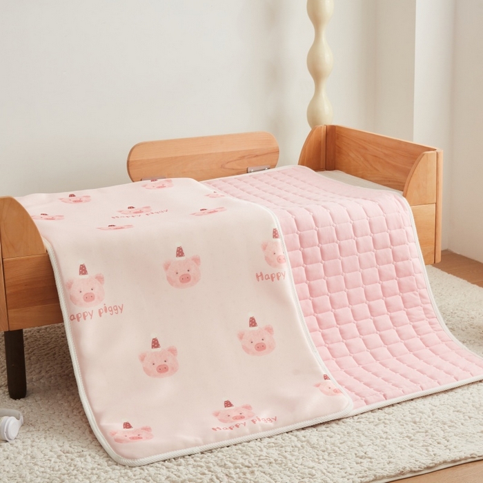 91家纺网 家纺一手货源 找家纺 艾佳宝贝 2025春夏A类多动能儿童双面床垫冰丝凉席 乖巧萌猪