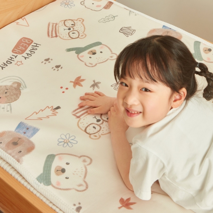 91家纺网 家纺一手货源 找家纺 艾佳宝贝 2025春夏A类多动能儿童双面床垫冰丝凉席 憨憨萌熊