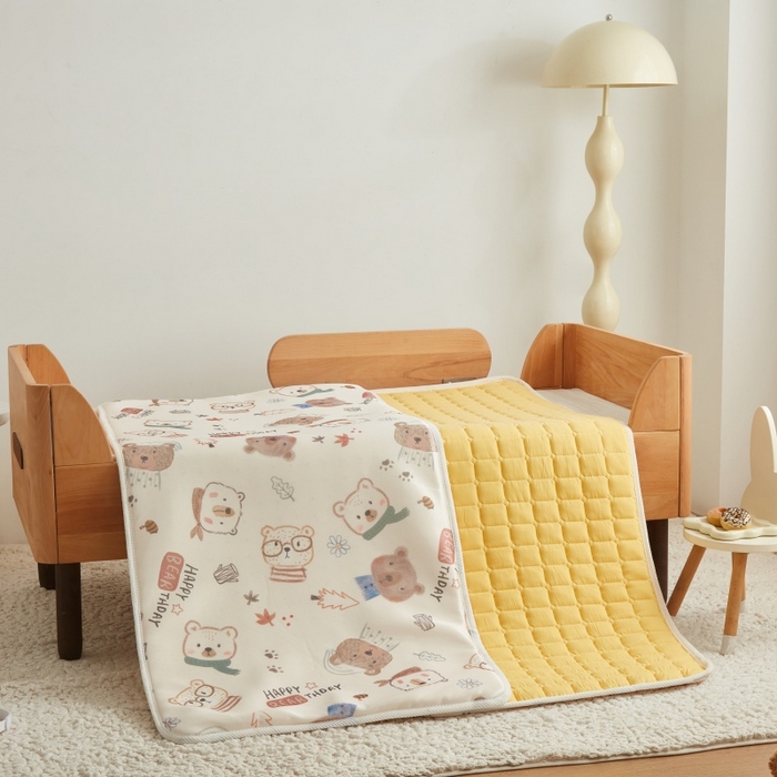 91家纺网 家纺一手货源 找家纺 艾佳宝贝 2025春夏A类多动能儿童双面床垫冰丝凉席 憨憨萌熊