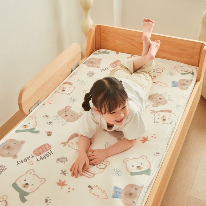 91家纺网 家纺一手货源 找家纺 艾佳宝贝 2025春夏A类多动能儿童双面床垫冰丝凉席 憨憨萌熊