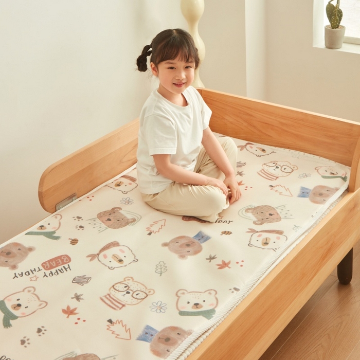 91家纺网 家纺一手货源 找家纺 艾佳宝贝 2025春夏A类多动能儿童双面床垫冰丝凉席 憨憨萌熊