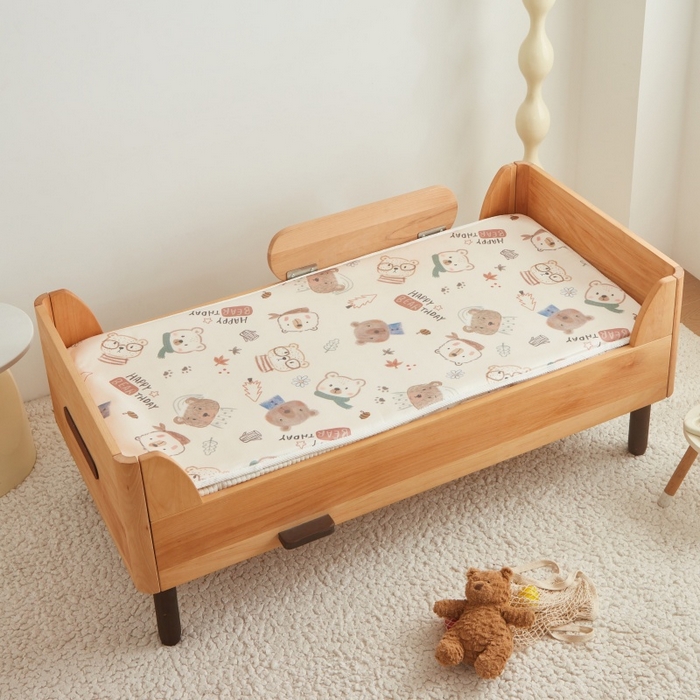 91家纺网 家纺一手货源 找家纺 艾佳宝贝 2025春夏A类多动能儿童双面床垫冰丝凉席 憨憨萌熊