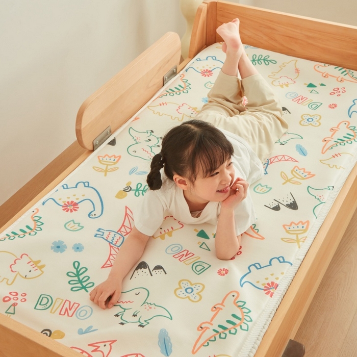 91家纺网 家纺一手货源 找家纺 艾佳宝贝 2025春夏A类多动能儿童双面床垫冰丝凉席 好多恐龙