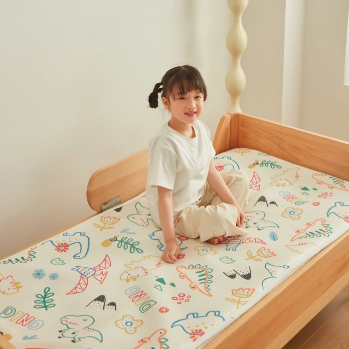 91家纺网 家纺一手货源 找家纺 艾佳宝贝 2025春夏A类多动能儿童双面床垫冰丝凉席 好多恐龙