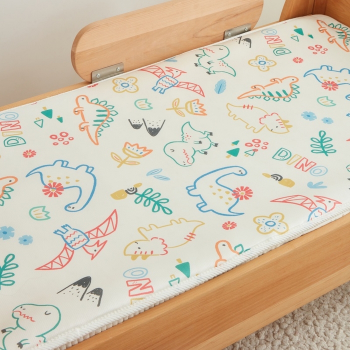 91家纺网 家纺一手货源 找家纺 艾佳宝贝 2025春夏A类多动能儿童双面床垫冰丝凉席 好多恐龙