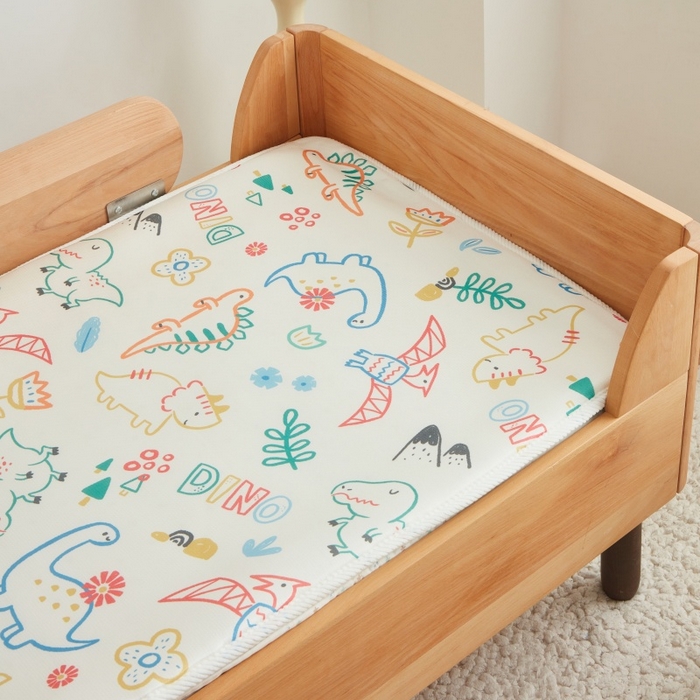 91家纺网 家纺一手货源 找家纺 艾佳宝贝 2025春夏A类多动能儿童双面床垫冰丝凉席 好多恐龙