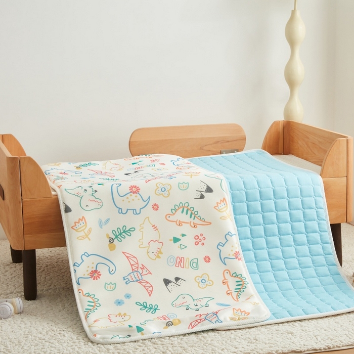 91家纺网 家纺一手货源 找家纺 艾佳宝贝 2025春夏A类多动能儿童双面床垫冰丝凉席 好多恐龙