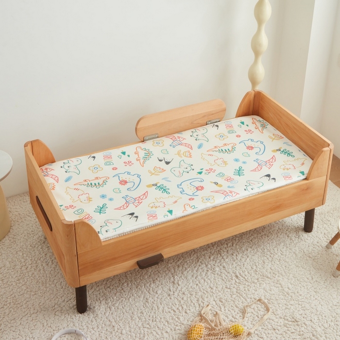 91家纺网 家纺一手货源 找家纺 艾佳宝贝 2025春夏A类多动能儿童双面床垫冰丝凉席 好多恐龙