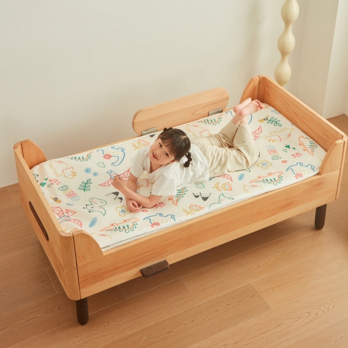 91家纺网 家纺一手货源 找家纺 艾佳宝贝 2025春夏A类多动能儿童双面床垫冰丝凉席 好多恐龙