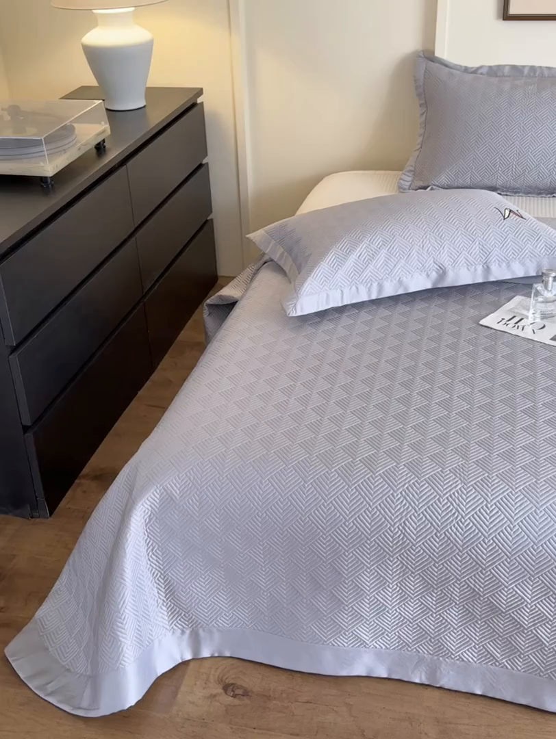 91家纺网 家纺一手货源 找家纺 云雀 2025新款60S兰精天丝床盖(M系列) M床盖-浅灰