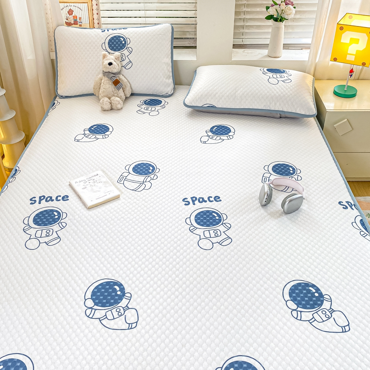 91家纺网 家纺一手货源 找家纺 慕梵家居 2025新款冰豆豆数码印花圆网凉席款凉席席子三件套 醉入星河