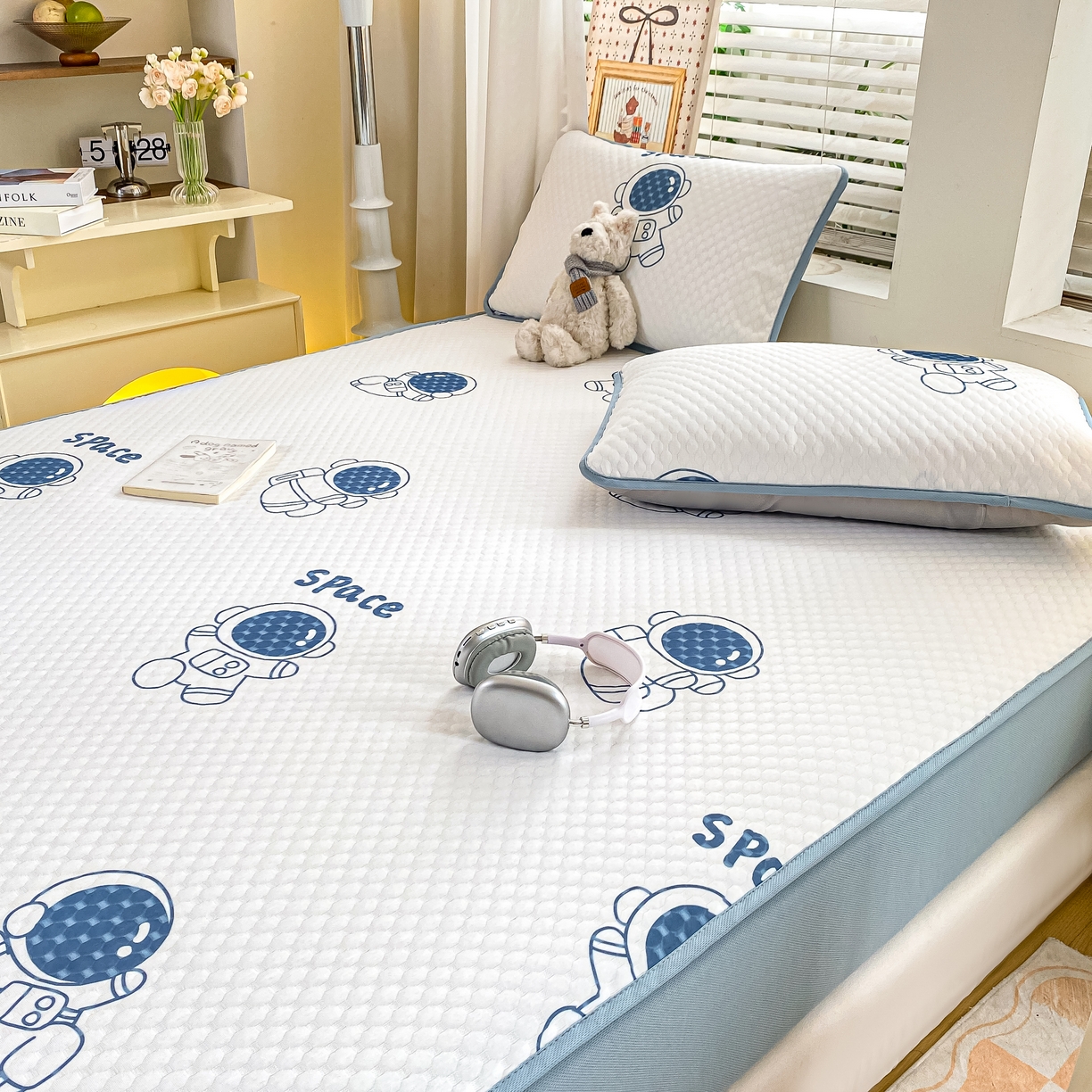 91家纺网 家纺一手货源 找家纺 慕梵家居 2025新款冰豆豆数码印花圆网凉席款凉席席子三件套 醉入星河