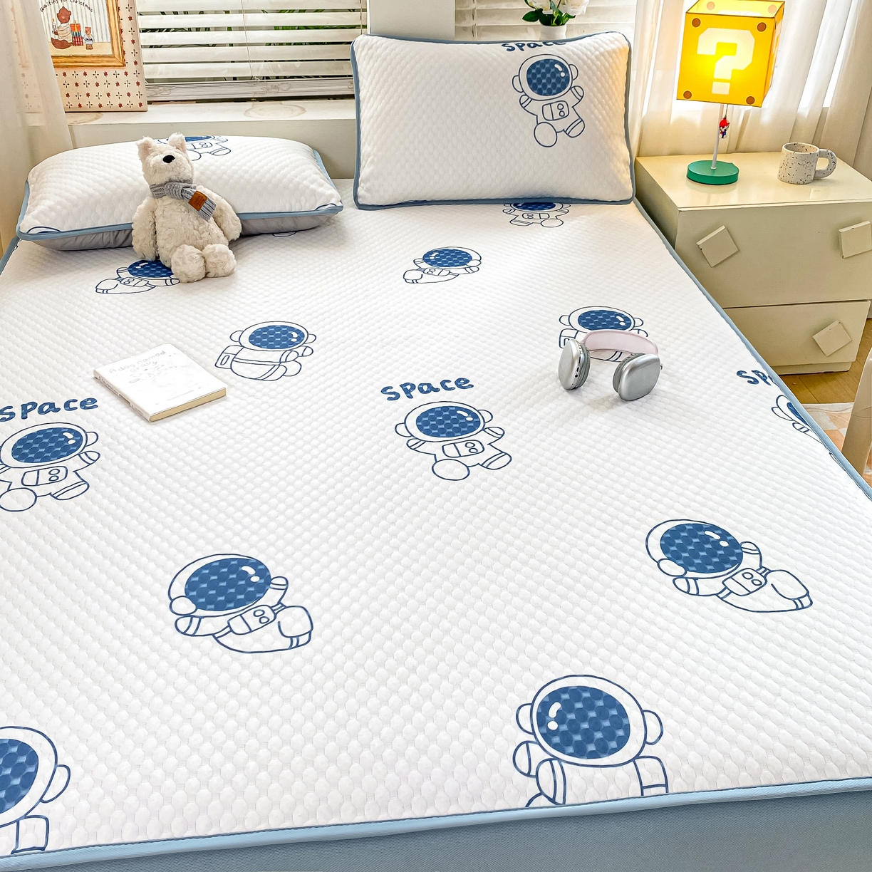 91家纺网 家纺一手货源 找家纺 慕梵家居 2025新款冰豆豆数码印花圆网凉席款凉席席子三件套 醉入星河