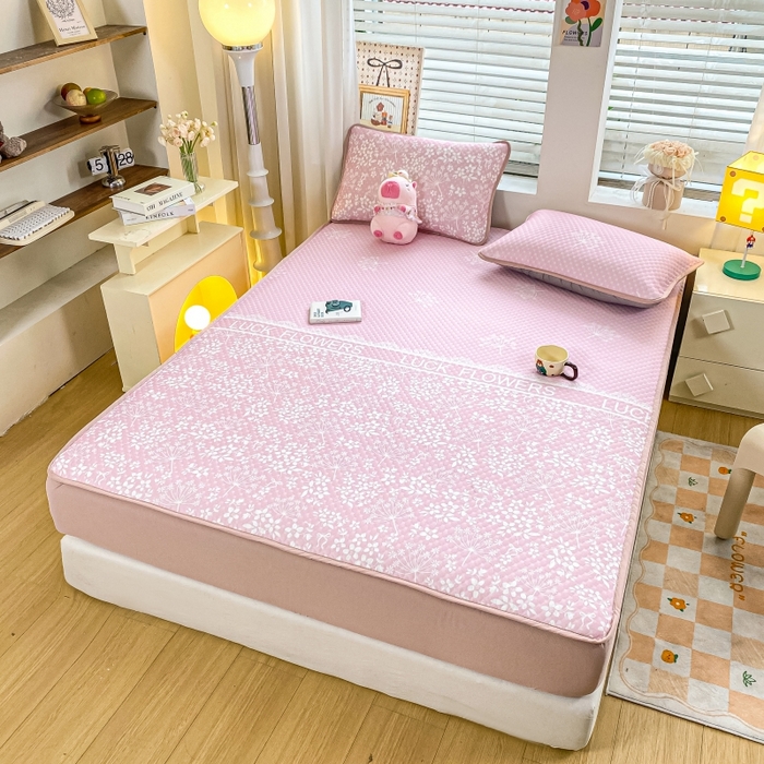 91家纺网 家纺一手货源 找家纺 慕梵家居 2025新款冰豆豆数码印花圆网凉席款凉席席子三件套 幸运花