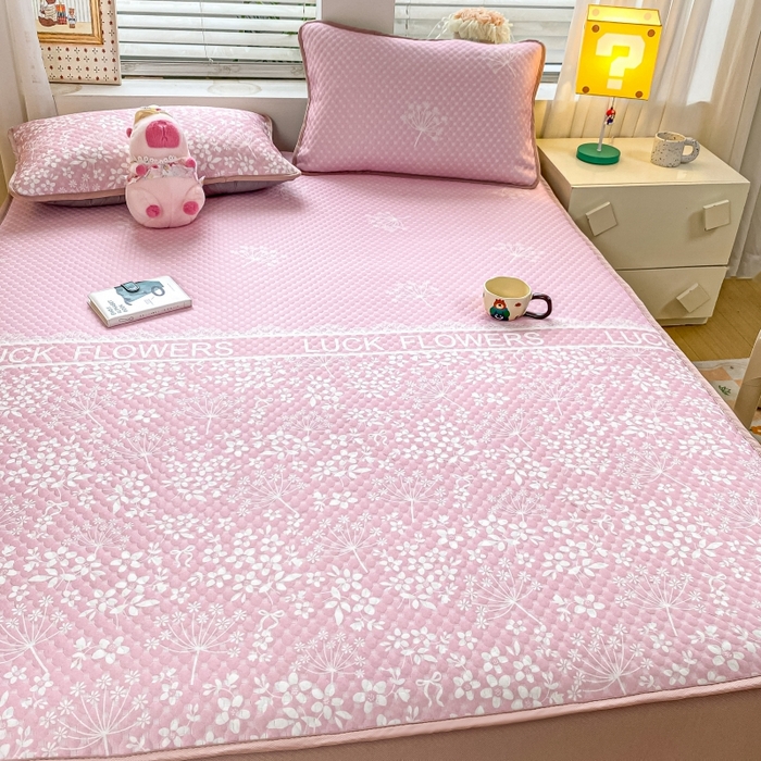 91家纺网 家纺一手货源 找家纺 慕梵家居 2025新款冰豆豆数码印花圆网凉席款凉席席子三件套 幸运花