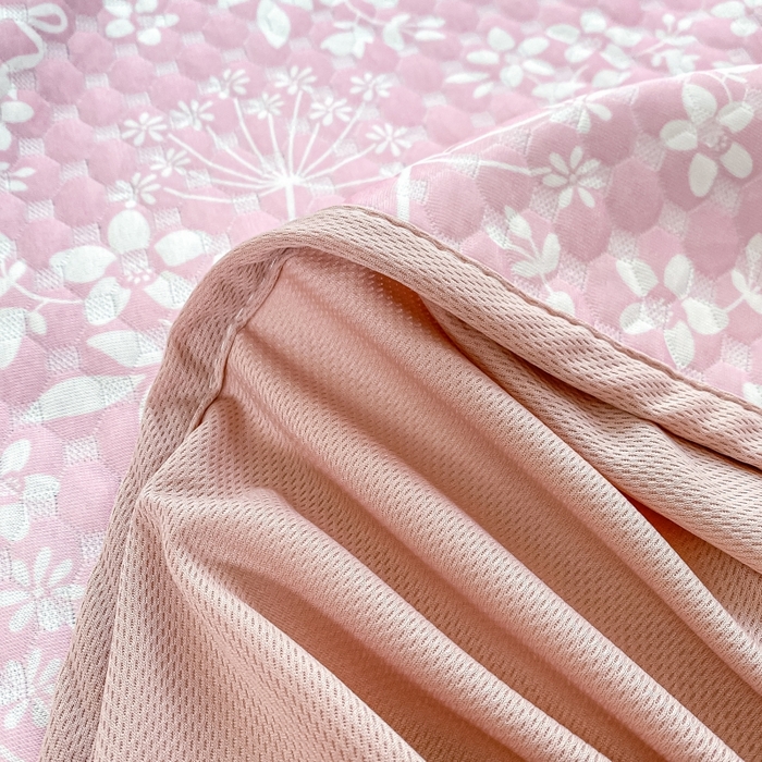 91家纺网 家纺一手货源 找家纺 慕梵家居 2025新款冰豆豆数码印花圆网凉席款凉席席子三件套 幸运花