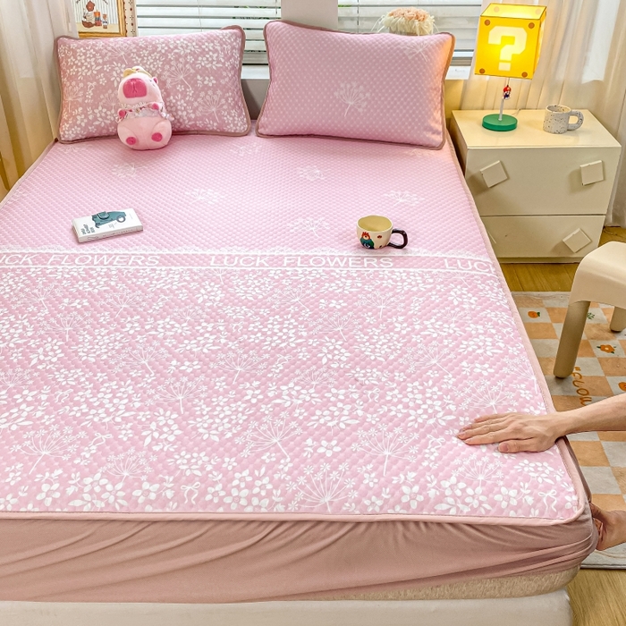 91家纺网 家纺一手货源 找家纺 慕梵家居 2025新款冰豆豆数码印花圆网凉席款凉席席子三件套 幸运花