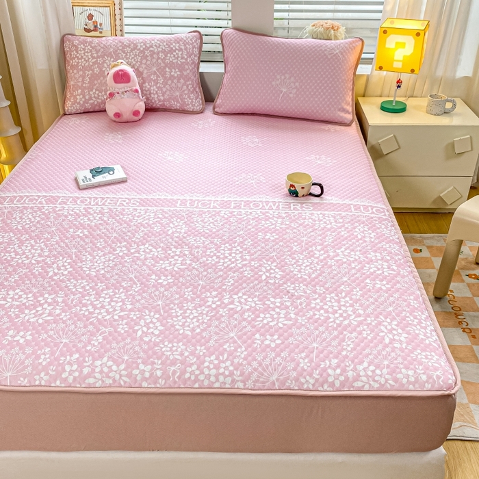 91家纺网 家纺一手货源 找家纺 慕梵家居 2025新款冰豆豆数码印花圆网凉席款凉席席子三件套 幸运花