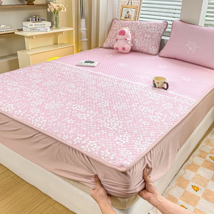 91家纺网 家纺一手货源 找家纺 慕梵家居 2025新款冰豆豆数码印花圆网凉席款凉席席子三件套 幸运花