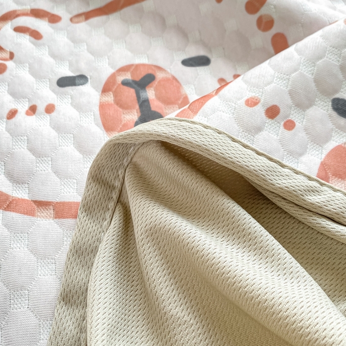 91家纺网 家纺一手货源 找家纺 慕梵家居 2025新款冰豆豆数码印花圆网凉席款凉席席子三件套 小棕熊