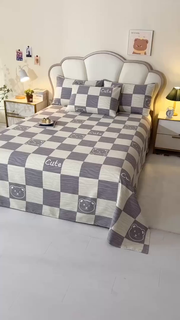 91家纺网 家纺一手货源 找家纺 牵依 2025新款工艺款老粗布床单系列三件套 莫兰迪熊