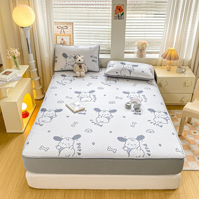 91家纺网 家纺一手货源 找家纺 慕梵家居 2025新款冰豆豆数码印花圆网凉席款凉席席子三件套 帕帕狗