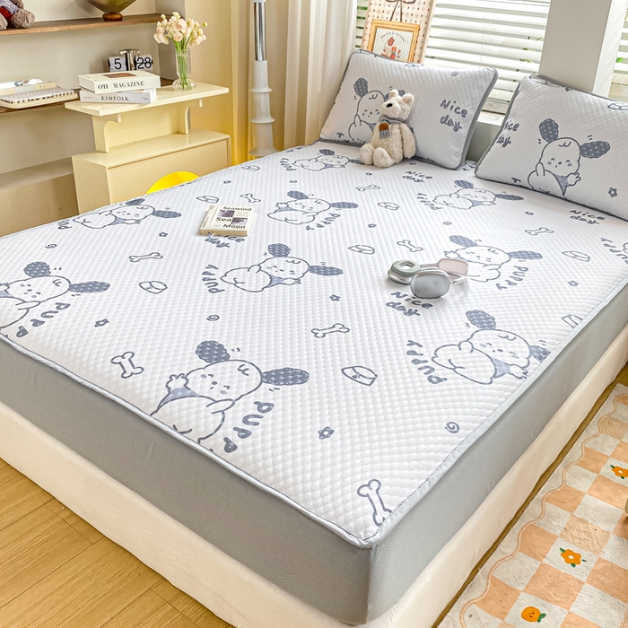 91家纺网 家纺一手货源 找家纺 慕梵家居 2025新款冰豆豆数码印花圆网凉席款凉席席子三件套 帕帕狗