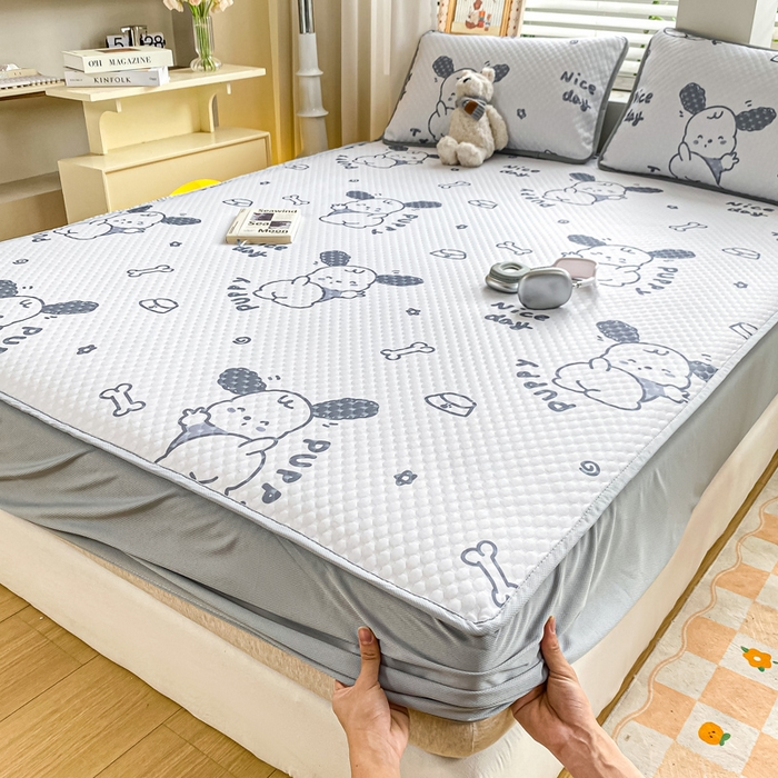 91家纺网 家纺一手货源 找家纺 慕梵家居 2025新款冰豆豆数码印花圆网凉席款凉席席子三件套 帕帕狗