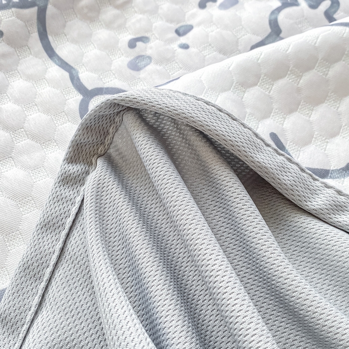 91家纺网 家纺一手货源 找家纺 慕梵家居 2025新款冰豆豆数码印花圆网凉席款凉席席子三件套 帕帕狗