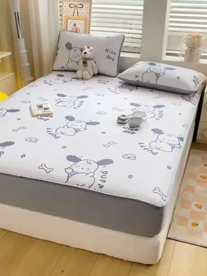 91家纺网 家纺一手货源 找家纺 慕梵家居 2025新款冰豆豆数码印花圆网凉席款凉席席子三件套 帕帕狗