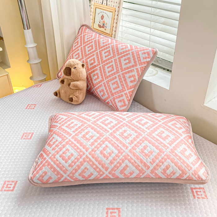 91家纺网 家纺一手货源 找家纺 慕梵家居 2025新款冰豆豆数码印花圆网凉席款凉席席子三件套 回字格