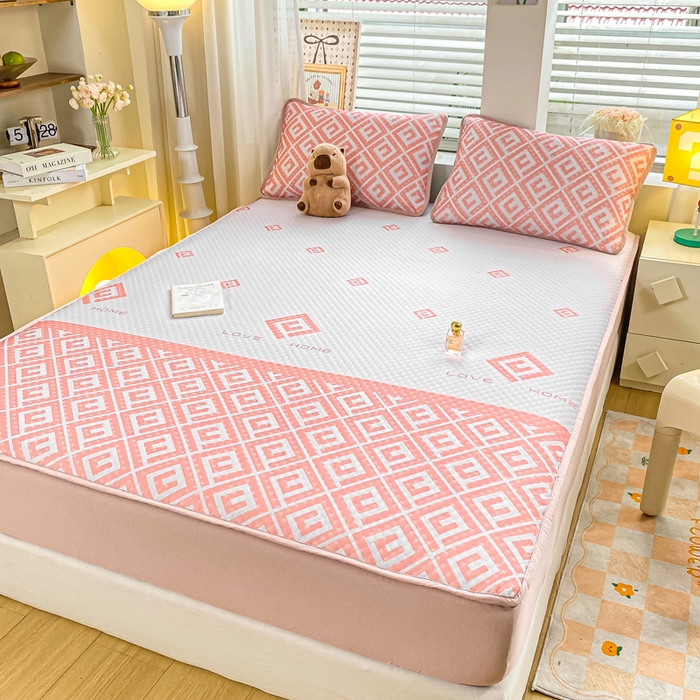 91家纺网 家纺一手货源 找家纺 慕梵家居 2025新款冰豆豆数码印花圆网凉席款凉席席子三件套 回字格