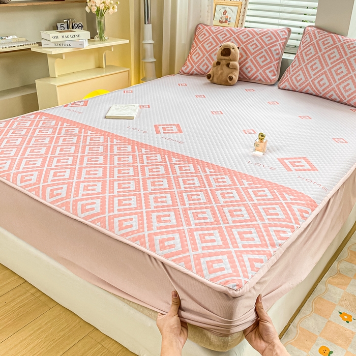 91家纺网 家纺一手货源 找家纺 慕梵家居 2025新款冰豆豆数码印花圆网凉席款凉席席子三件套 回字格