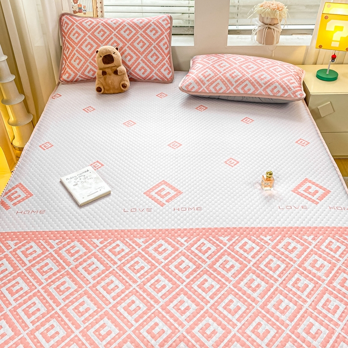 91家纺网 家纺一手货源 找家纺 慕梵家居 2025新款冰豆豆数码印花圆网凉席款凉席席子三件套 回字格