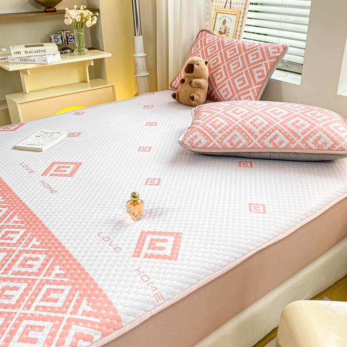 91家纺网 家纺一手货源 找家纺 慕梵家居 2025新款冰豆豆数码印花圆网凉席款凉席席子三件套 回字格