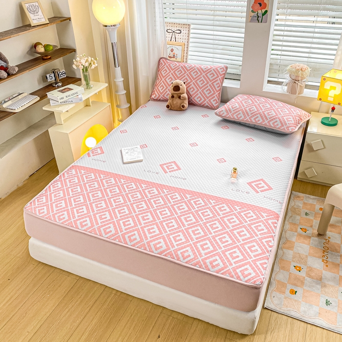 91家纺网 家纺一手货源 找家纺 慕梵家居 2025新款冰豆豆数码印花圆网凉席款凉席席子三件套 回字格