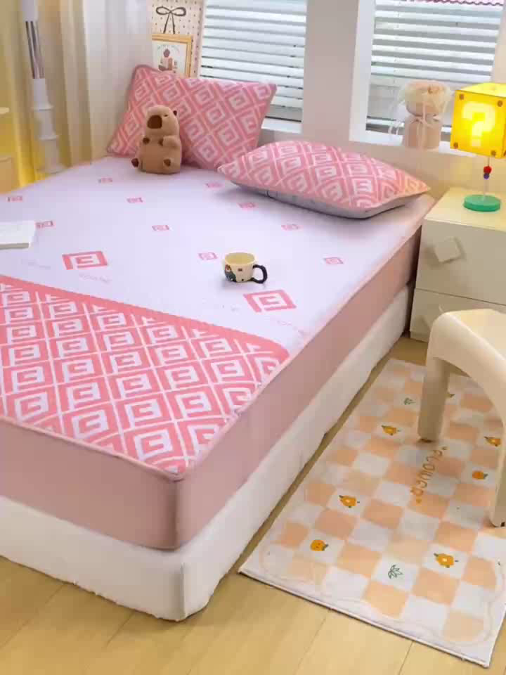 91家纺网 家纺一手货源 找家纺 慕梵家居 2025新款冰豆豆数码印花圆网凉席款凉席席子三件套 回字格