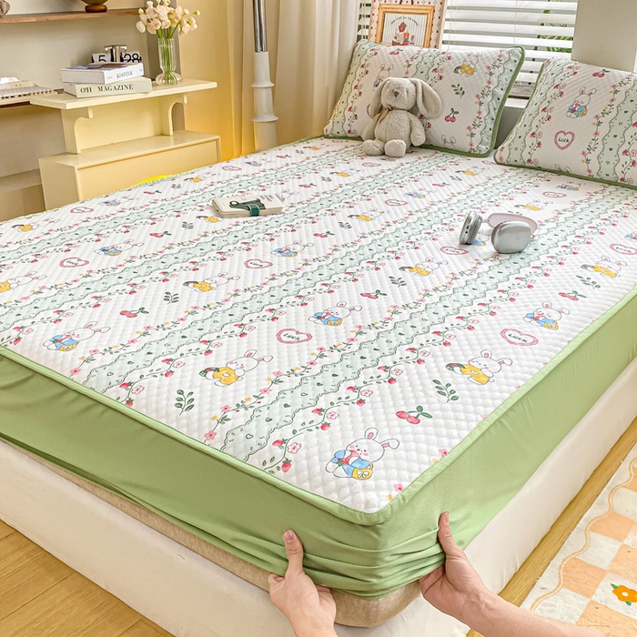 91家纺网 家纺一手货源 找家纺 慕梵家居 2025新款冰豆豆数码印花圆网凉席款凉席席子三件套 花园兔