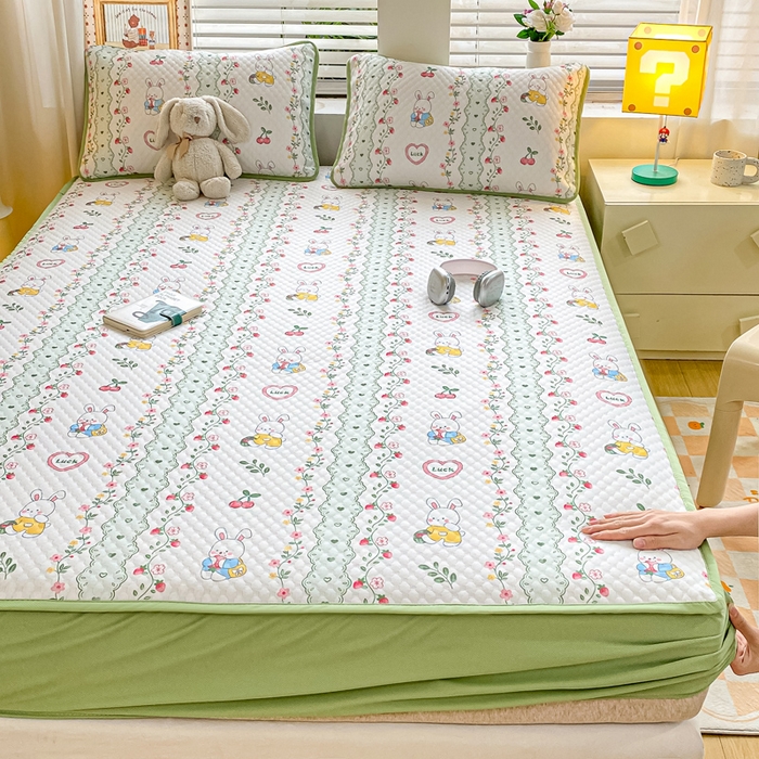 91家纺网 家纺一手货源 找家纺 慕梵家居 2025新款冰豆豆数码印花圆网凉席款凉席席子三件套 花园兔