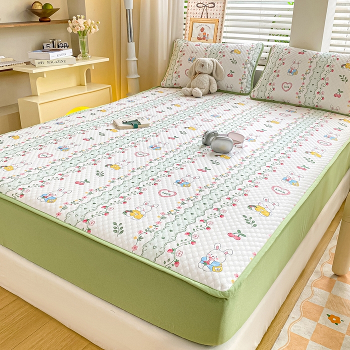 91家纺网 家纺一手货源 找家纺 慕梵家居 2025新款冰豆豆数码印花圆网凉席款凉席席子三件套 花园兔