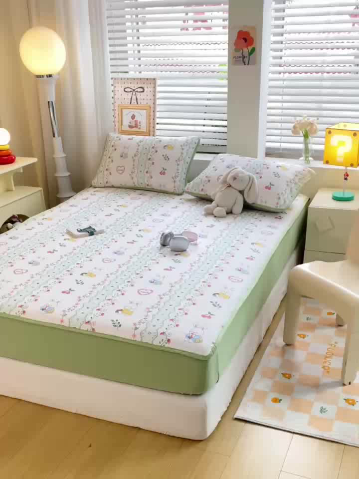 91家纺网 家纺一手货源 找家纺 慕梵家居 2025新款冰豆豆数码印花圆网凉席款凉席席子三件套 花园兔