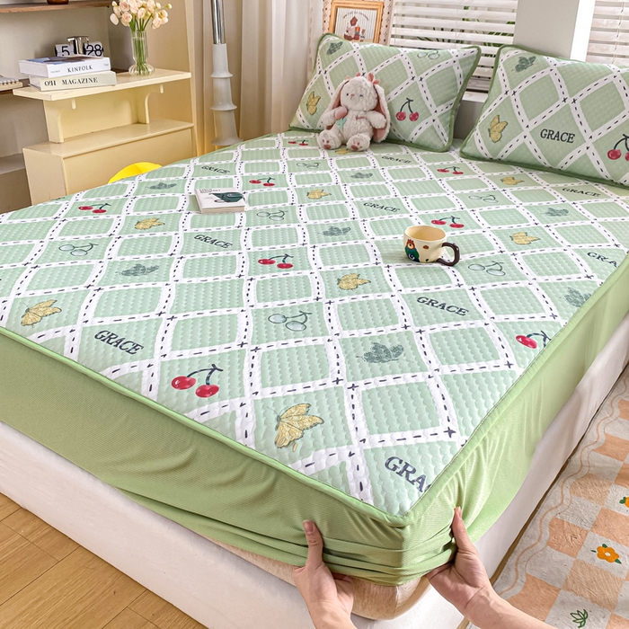 91家纺网 家纺一手货源 找家纺 慕梵家居 2025新款冰豆豆数码印花圆网凉席款凉席席子三件套 蝴蝶樱桃